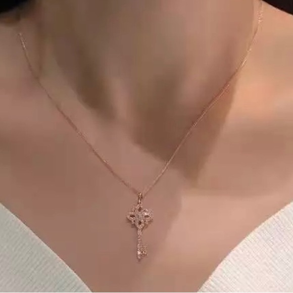 Silver key to the heart necklace - Picture 3 of 4